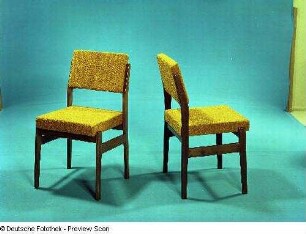 Stuhl mit gepolsterter Sitzfläche und Rückenlehne (Modell EW 2225/2) : Zwei Polsterstühle (1981)