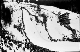 Feldberg: Internationales Feldberg-Skispringen; Sprungschanze im Fahler Loch von der Straße