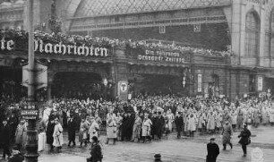 Dresden-Altstadt. Überführung des Leichnams vom Hauptbahnhof zur Hofkirche