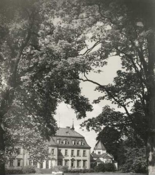 Gaußig. Schloss und Kapelle. Gartenseite