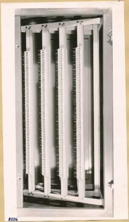 Fernsteuerung poln.Staatsbahn, Schrank geöffnet, Abb. 5; Foto 1953