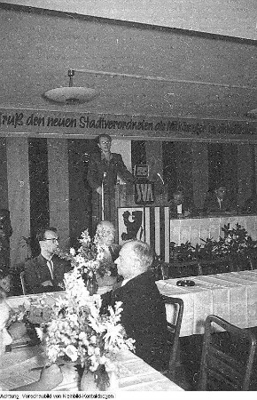 Dresden. Sitzung der Stadtverordneten Dresdens, Auftritt eines FDJ-Chores, Juli 1950 & Stadtverordneten-Sitzung, Juli 1950