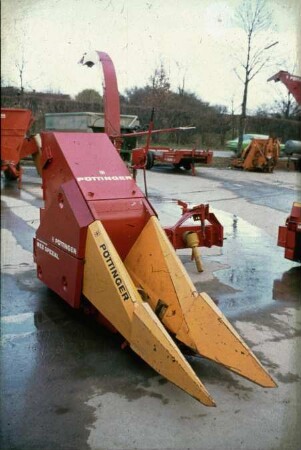 Fotografie: Erntetechnik, Futtererntetechnik, Feldhäcksler, Trommelfeldhäcksler, CCM, Lieschkolbenschrot