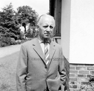 Wrage, Wilhelm: geboren 27. Januar 1898, gestorben 11. Oktober 1989: Lehrer, von 1949 bis 1960 Schulleiter in Siek; Heimatforscher