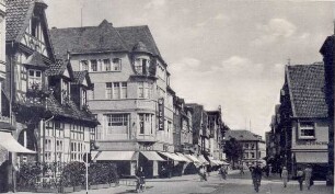Lange Straße. Detmold. Blick auf die Kreuzung Lange Straße/ Krumme Straße und zum Marktplatz