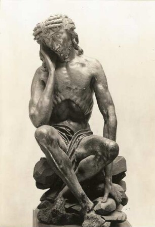Christus in der Rast : Christus in der Rast. Lindenholz; Höhe 116 cm (um 1500; P. Breuer). Freiberg: Stadt- und Bergbaumuseum 47/31 (aus der Nikolaikirche)