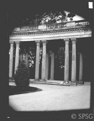 Potsdam, Schloss Sanssouci, Blick auf die Kolonnade.