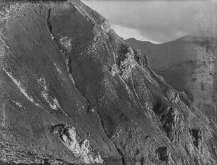 Berghang : Blick auf einen steilen Berghang