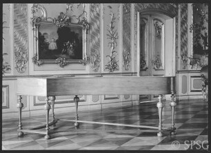 Potsdam, Stadtschloss, Konzertzimmer Friedrich II., R.: 10, Teil der Westwand mit Flügel.