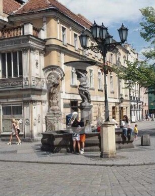 Figur des Hl. Johann Nepomuk und Atlas-Fontäne vor dem Rathaus Schweidnitz