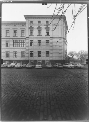 Leipzig-Zentrum, Talstraße 33. Karl-Marx-Universität (Universität Leipzig). Institutsgebäude der Sektion Biowissenschaften (Fakultät für Biowissenschaften, Pharmazie und Psychologie, Institut für Biologie, 1878-1879). Straßenfront (Teilansicht)