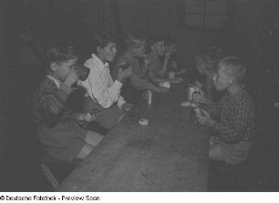 Kinder beim Essen