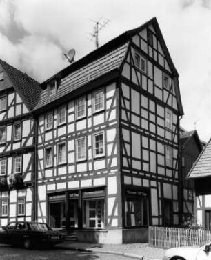 Fachwerkwohnhaus (Fachwerkwohnhaus); Alsfeld, Kirchplatz 8