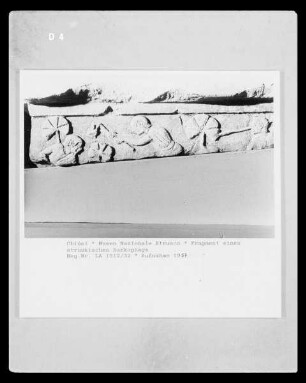 Fragment eines etruskischen Sarkophags