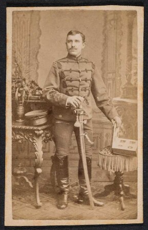 Porträt eines jungen Mannes in Uniform : Porträt eines jungen Mannes in Uniform