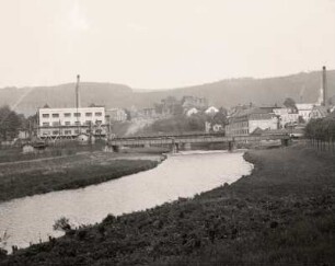 Elsterberg, Stadt : Elsterberg. Teilansicht der Straßen- und Bahnbrücke über die Weiße Elster gegen Burgruine von Westen