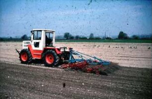 Fotografie: Bodenbearbeitungsgerät, Saatbettkombination, Feingrubber
