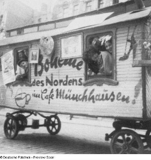 Berlin, 700 Jahre Wedding, Umzugswagen des Café Münchhausen