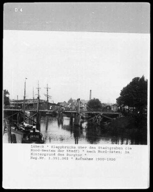 Klappbrücke über den Stadtgraben