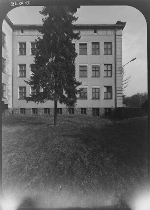 Meißen, Herbert-Böhme-Straße 11. Ingenieurschule "Rudolf Diesel" (Fachhochschule der Sächsischen Verwaltung; 1923), Hauptgebäude. Teilansicht