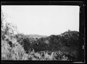 Blick von dem alten Hauptstellgraben auf Maricourt (Dep. Somme, Frankreich)