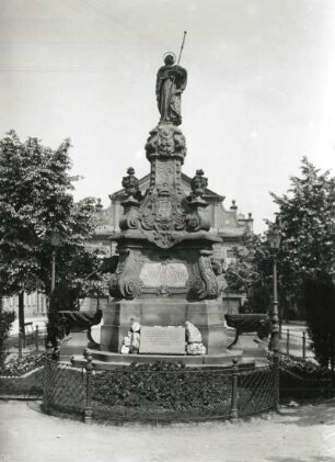 Rastatt, Alexius-Brunnen : Rastatt. Alexius-Brunnen (Stein), Markt