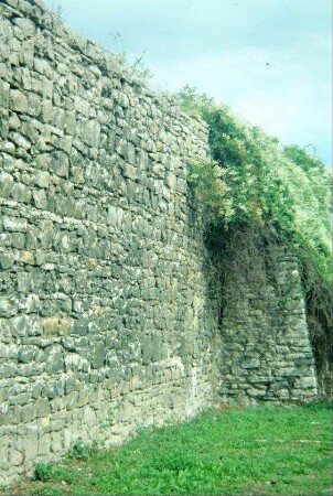 Stadtmauer neben dem Neutorturm