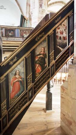 Renaissance-Kanzel mit Tugenden und Heiligenfiguren — Kanzelaufgang mit personifizierten Tugenden — Personifikationen von Geduld, Hoffnung und Seligkeit