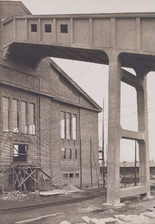 Kesselhaus III, W.II - Neubau, Schrägbrücke; Einführung in das Kesselhaus