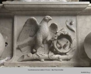 Sarkophag mit Imprese Medicea - Sarkophag, gesondert umgeben von vier Totenköpfen