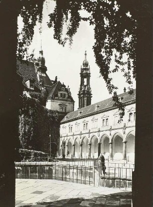 Dresden-Altstadt. Residenzschloß. Stallhof mit Langem Gang gegen das Georgentor