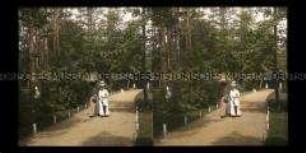 Frauen beim Spaziergang im Kurpark, Zoppot