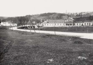 Pockau-Görsdorf : Ortsteilansicht mit Straßenbrücke und Fabrikgebäude
