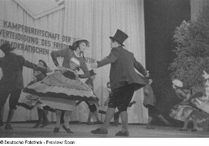 Auftritt der Kulturgruppe der Hauptverwaltung der Volkspolizei in der Kongresshalle
