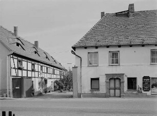 Wohnhaus mit Ladeneinbau : Vierseithof (E. 18. Jh.). Seitengebäude und Wohnhaus mit Ladeneinbau