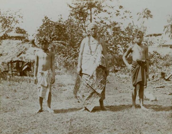 "Gruppe in Palauli. Samoa." (OT)