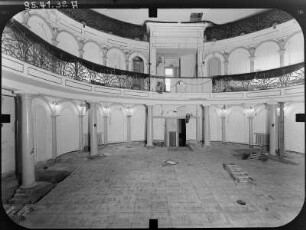 Putbus, Markt 13. Theater (Theater Vorpommern, 1819-1821; W. Steinbach). Zuschauerraum
