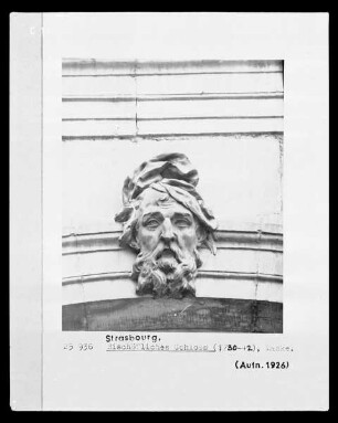 Maske eines bärtigen Mannes