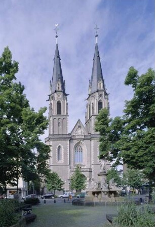 Katholische Pfarrkirche Sankt Johann Baptist und Petrus & Ehemalige Stiftskirche