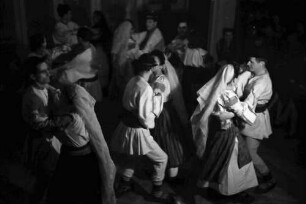 Bukarest: Rumänische Folkloretanzgruppe