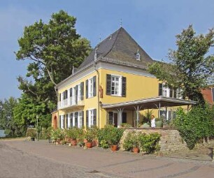 Walluf, Rheinstraße 9, Rheinstraße 10