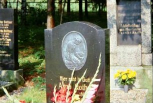 Grabsteine auf dem Friedhof