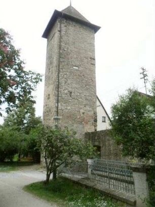 Stadtbefestigung-Ansicht im Osten - quadratischer Wehrturm am (ehemaligen) Nürnberger Hof-Ansicht von Nordosten mit Stadtmaueransatz (Wehrgang abgetragen)