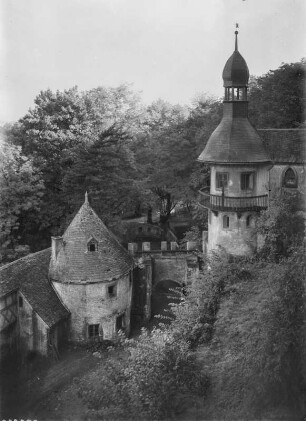Schloss Rochsburg : Rochsburg. Schloss. Nord-Zwinger, Wehrgangsmauer, Rundbastion und Torturm
