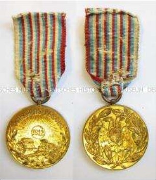 Medaille "befreiter Kosovo" zur Erinnerung an den Serbisch-Türkischen Krieg 1912, am dreifarbigen Band, Königreich Serbien