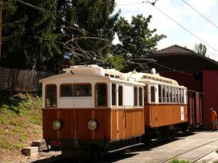 Triebwagen der historischen Rittner-Bahn von 1907 im Bahnhof Klobenstein am Ritten