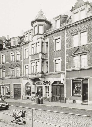 Wohn- und Geschäftshaus