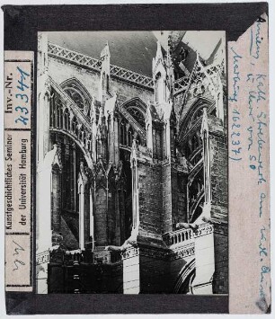Amiens: Kathedrale, Strebepfeiler am nördlichen Querschiff