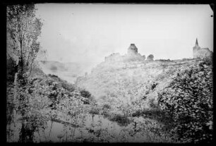 Nideggen. Blick zur Burg und Pfarrkirche