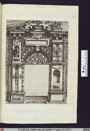Offenes Portal mit der Büste eines römischen Imperators.